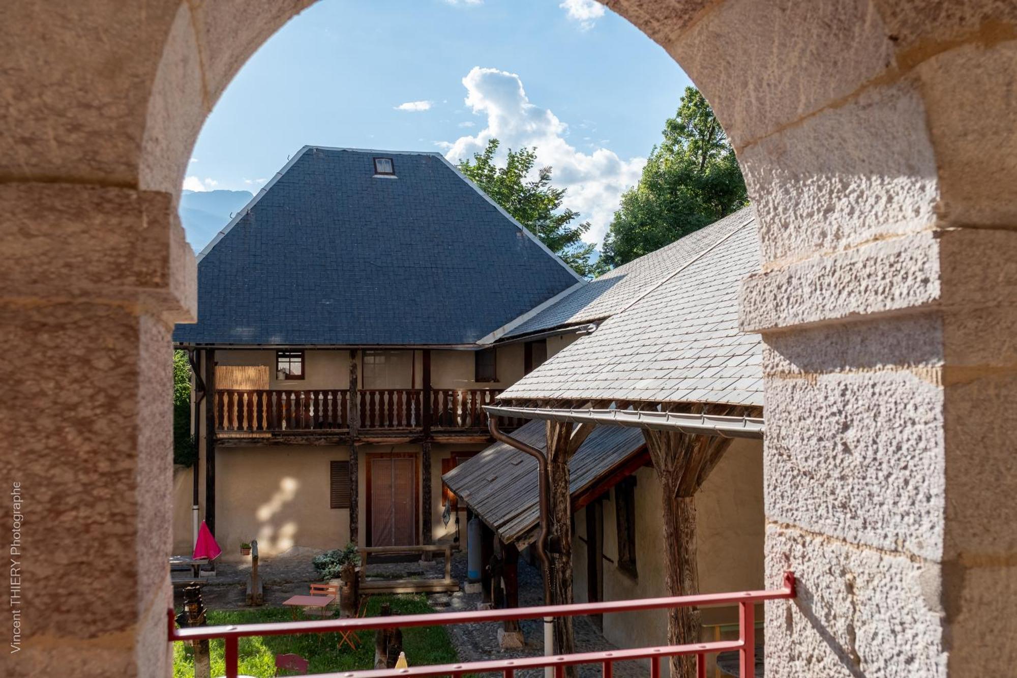 Le Pavillon Des Officiers Aparthotel Мон-Дофен Екстериор снимка