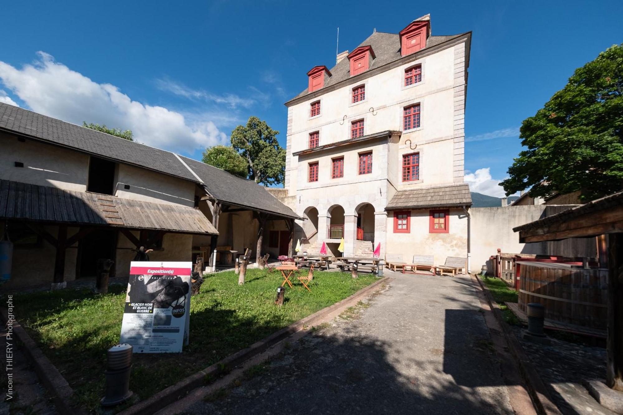 Le Pavillon Des Officiers Aparthotel Мон-Дофен Екстериор снимка