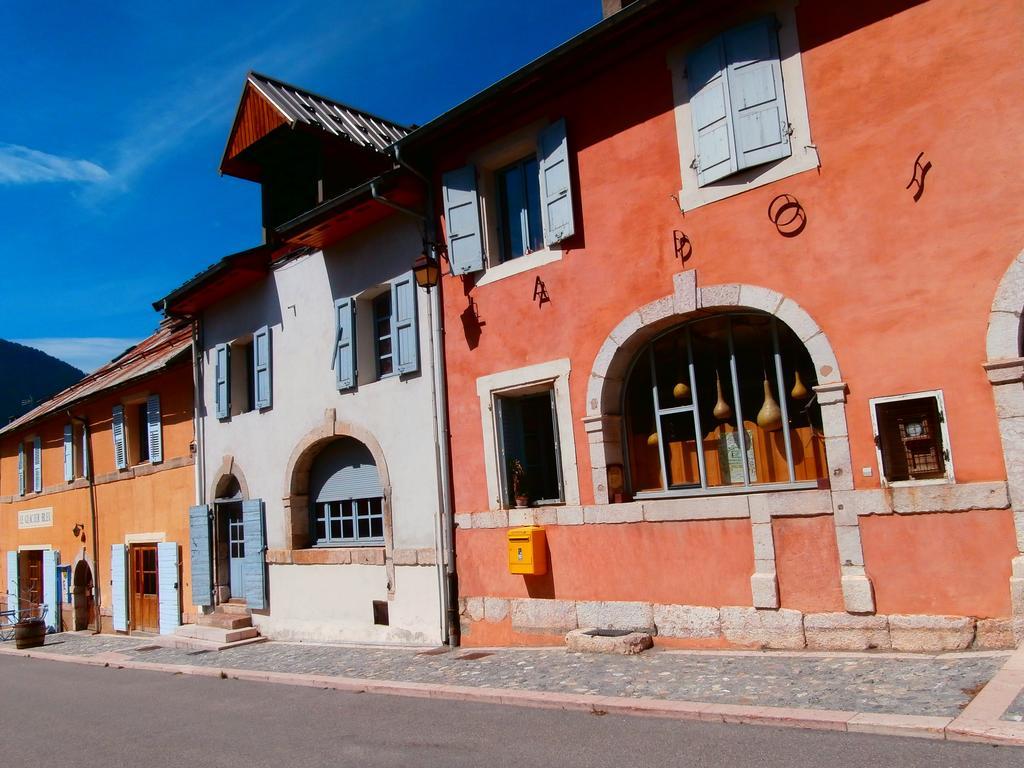 Le Pavillon Des Officiers Aparthotel Мон-Дофен Екстериор снимка
