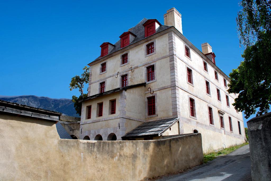 Le Pavillon Des Officiers Aparthotel Мон-Дофен Екстериор снимка